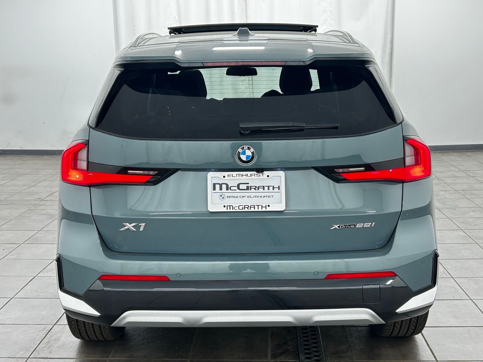 New 2026 Cape York Green Metallic BMW xDrive28i image 5
