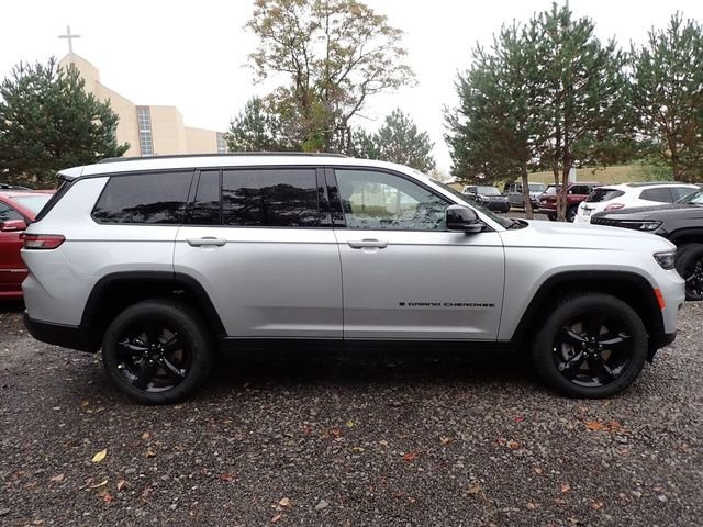 New 2025 Silver Zynith Exterior Paint Jeep Altitude X image 8