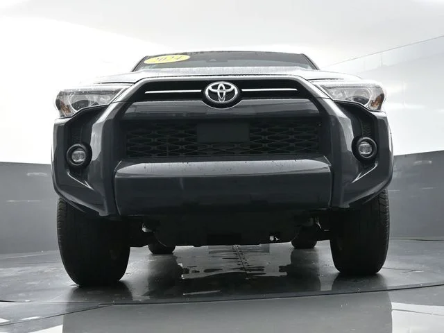 Used 2024  Toyota SR5 image 32