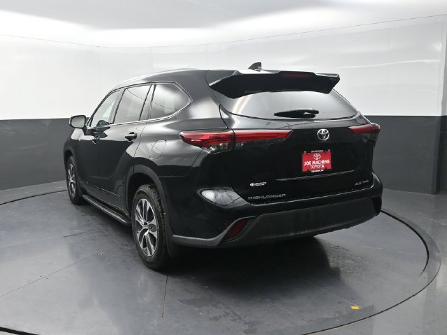 Used 2021 Black Toyota XLE image 6