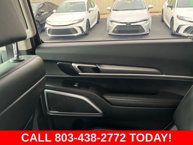Used 2022 Black Kia S image 14