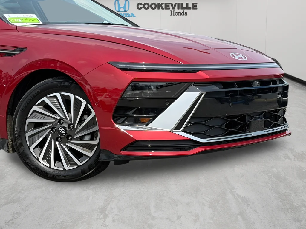 Used 2024 Ultimate red Hyundai Limited image 3