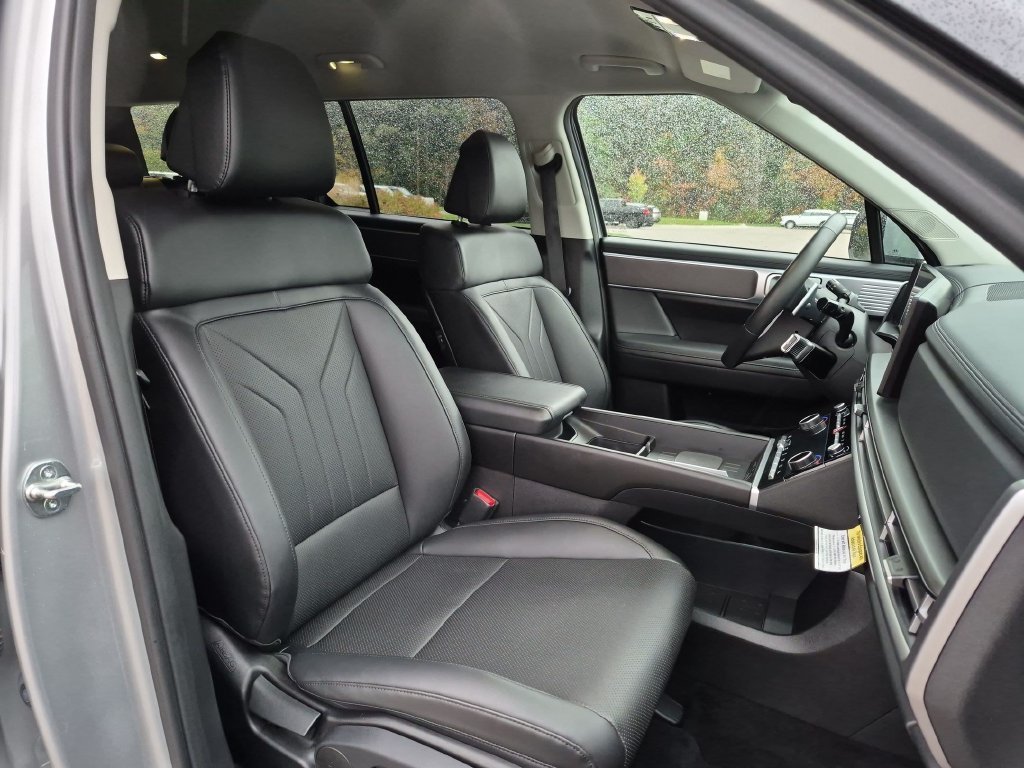 Used 2024 Silver Hyundai SEL image 31