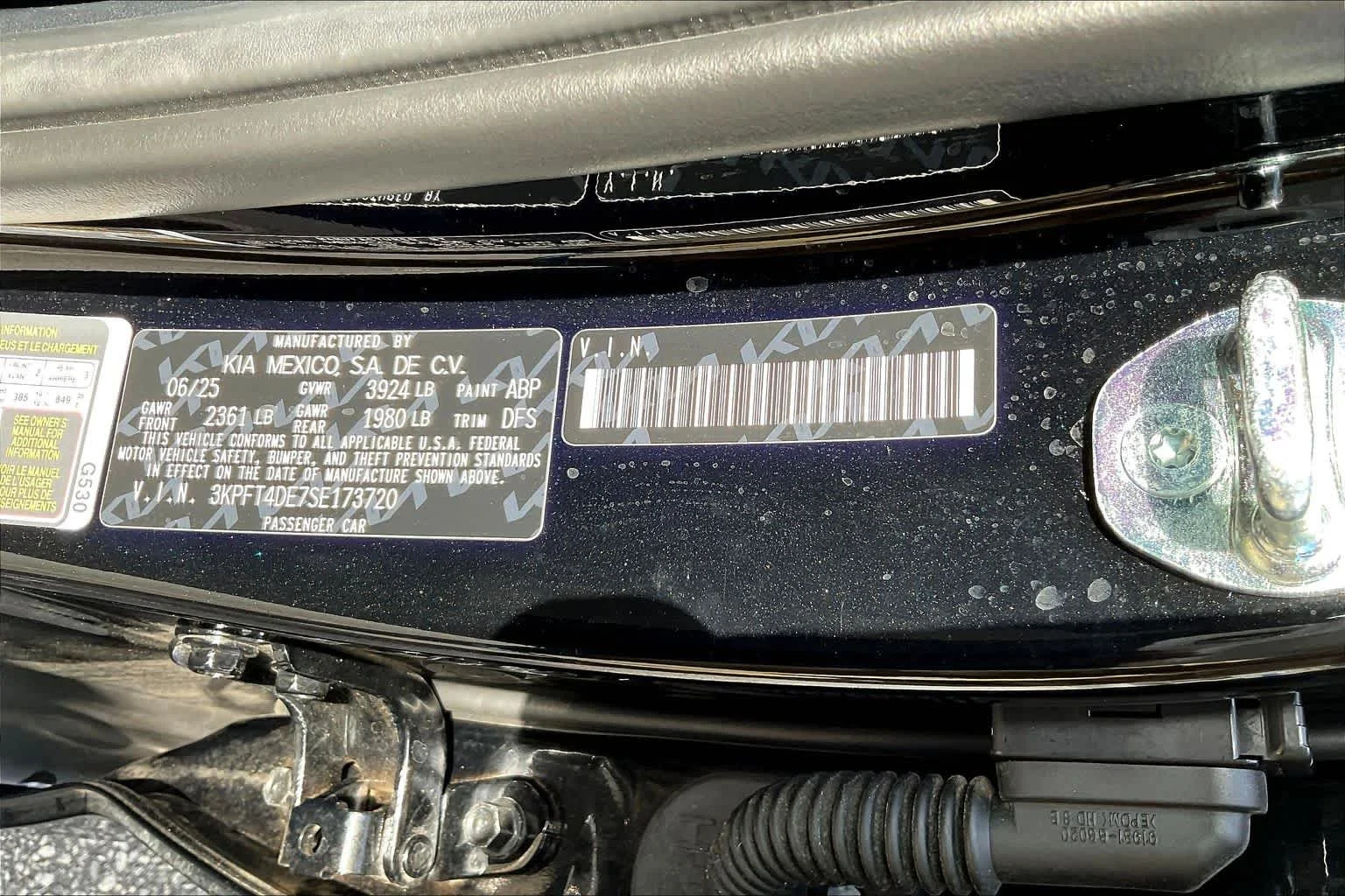 Used 2025 Aurora Black Pearl Kia LX image 33