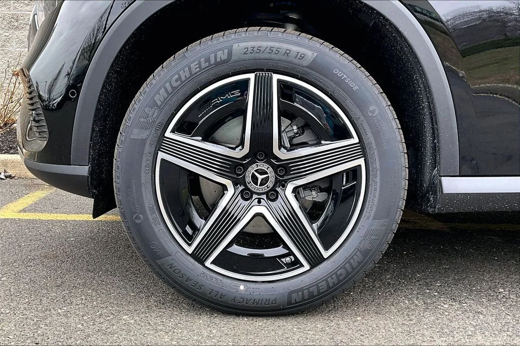 New 2026 Black Mercedes-Benz GLC 300 image 12