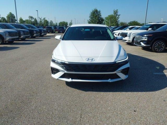 New 2026 White Hyundai SE image 3