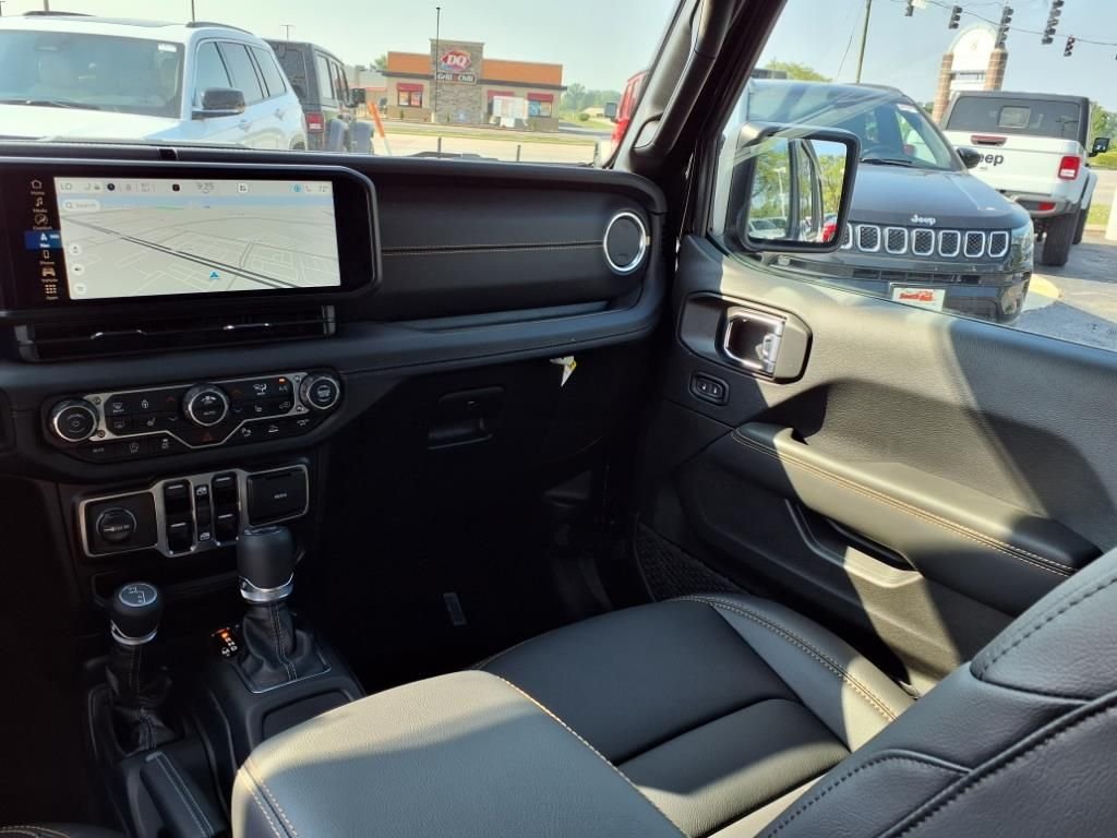 2025 Jeep Wrangler 4-Door Sahara - Photo 10