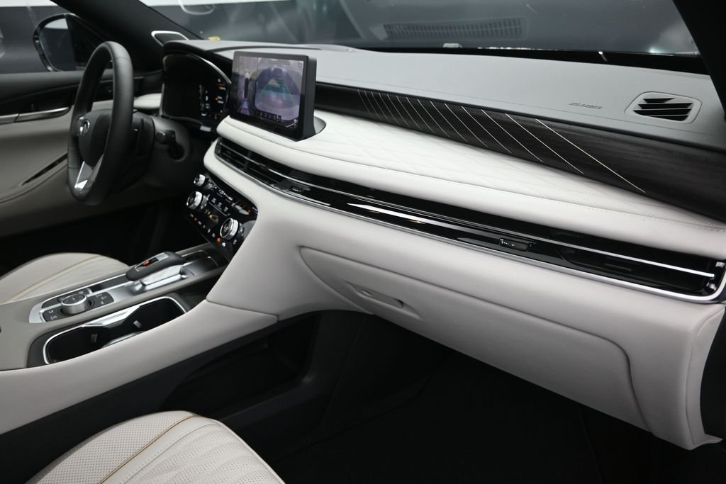 New 2027 2T RAD WHT INFINITI Autograph AWD image 25