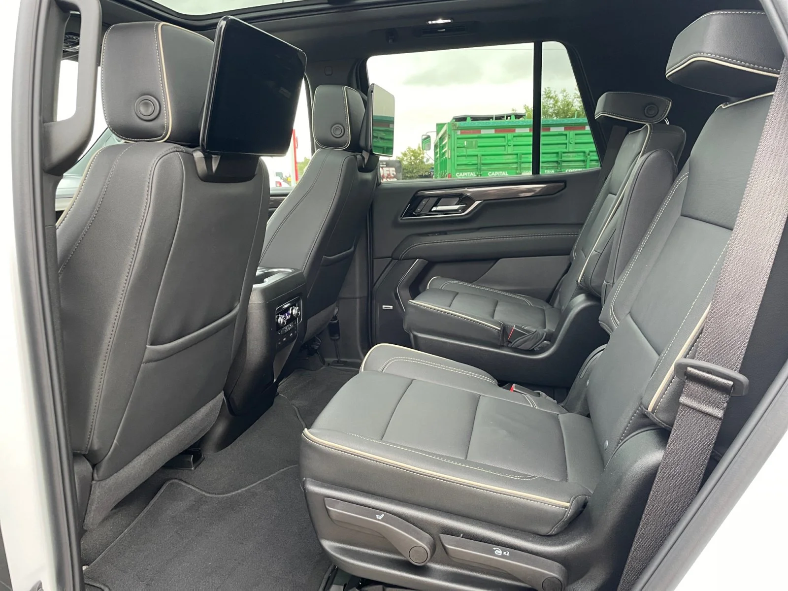 Used 2026 Summit White GMC Elevation 4WD Leather Sunroof Super Cruise Rear Media image 20