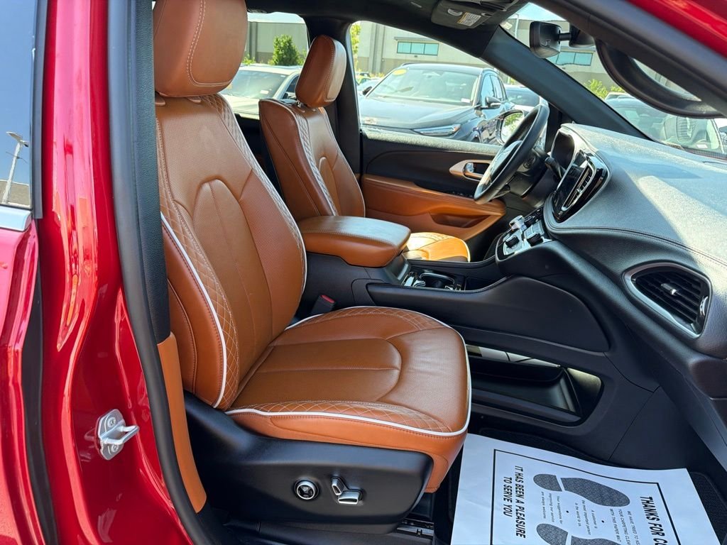 Used 2025 Red Chrysler Pinnacle image 18