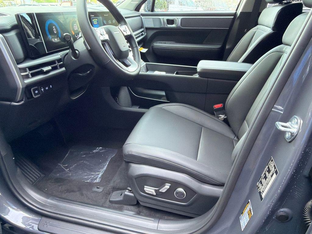 New 2027 Gray Hyundai SEL FWD image 9