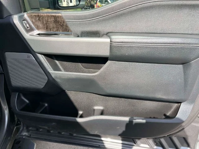 Used 2023 Gray Metallic Ford Lariat image 25