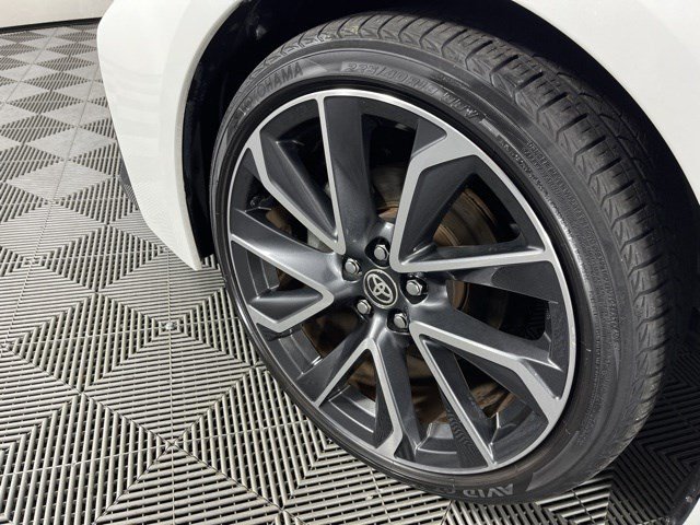 Certified Used 2022 Pearl Toyota SE image 9