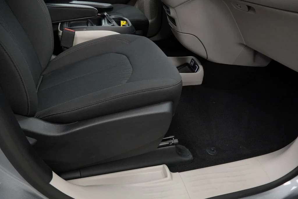 Used 2019 Silver Chrysler Touring Plus image 45