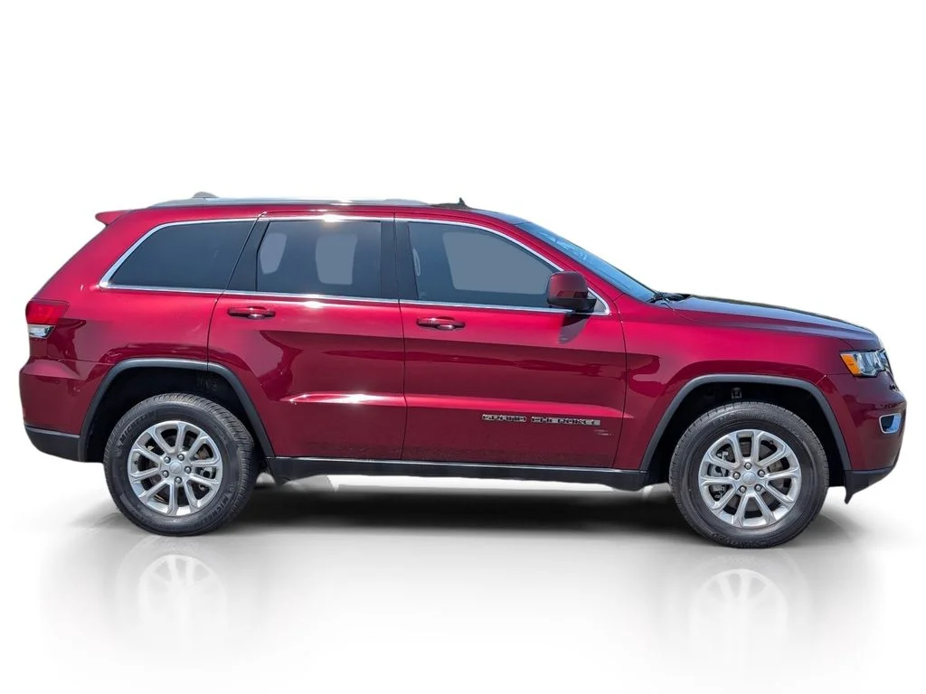 Used 2021 Red Jeep Laredo E image 5
