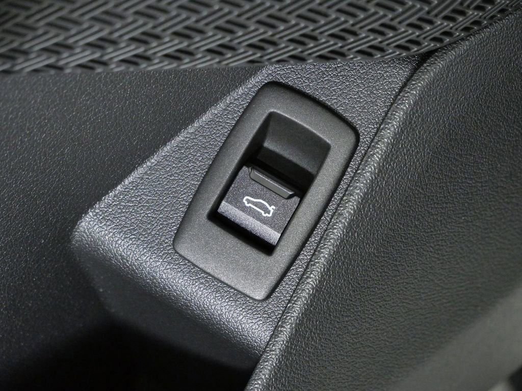 Used 2026 Alpine White BMW xDrive28i image 36