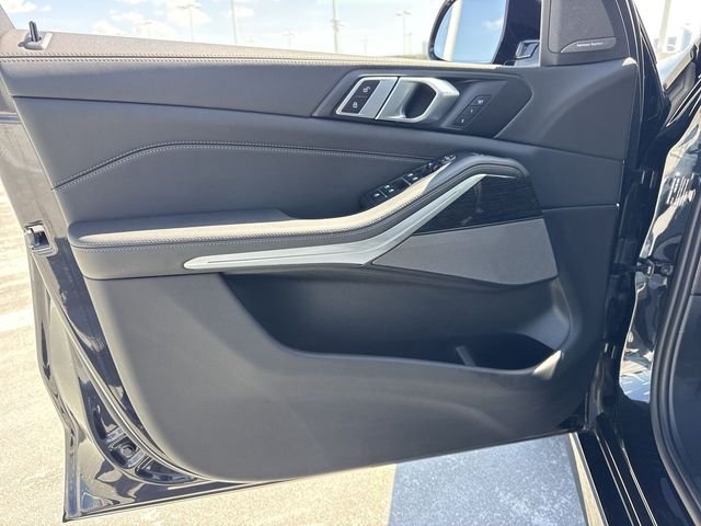 Used 2025 Black BMW xDrive40i image 13