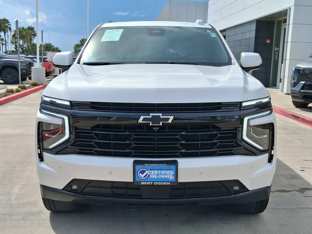 Used 2025 Iridescent Pearl Tricoat Chevrolet RST image 2