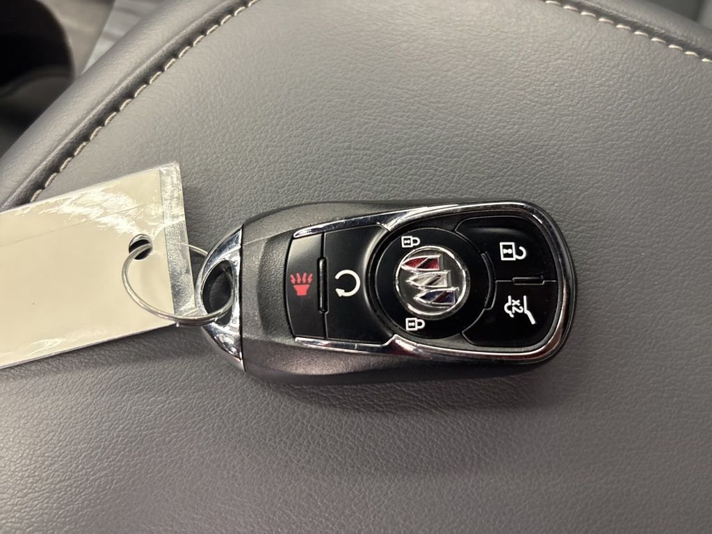 Used 2024 White Buick Premium Group image 31