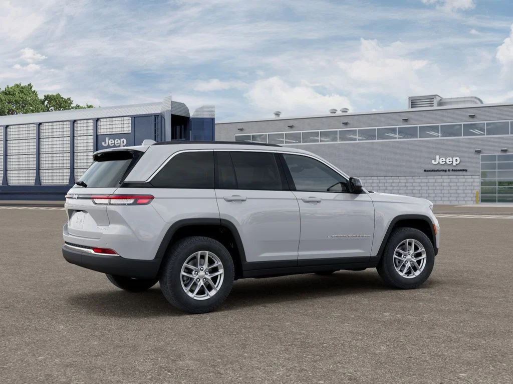 New 2026 Bright White Clearcoat Jeep Laredo X image 4