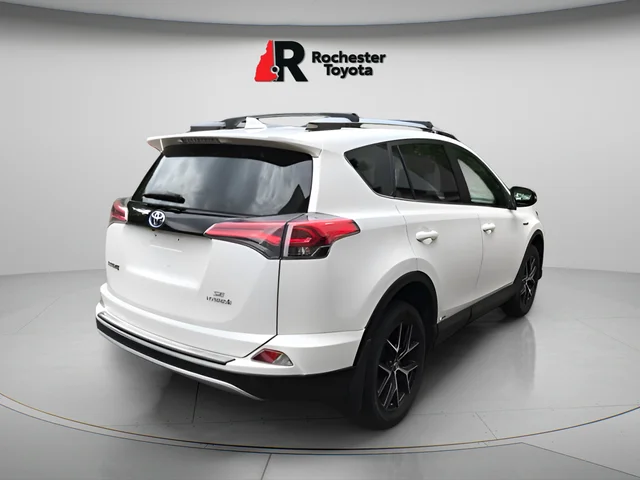 Used 2018 White Toyota SE image 7