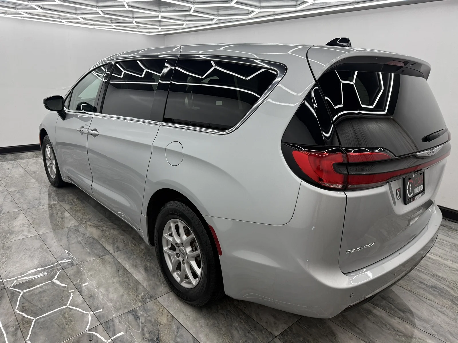 Used 2024 SILVER Chrysler Touring L image 4
