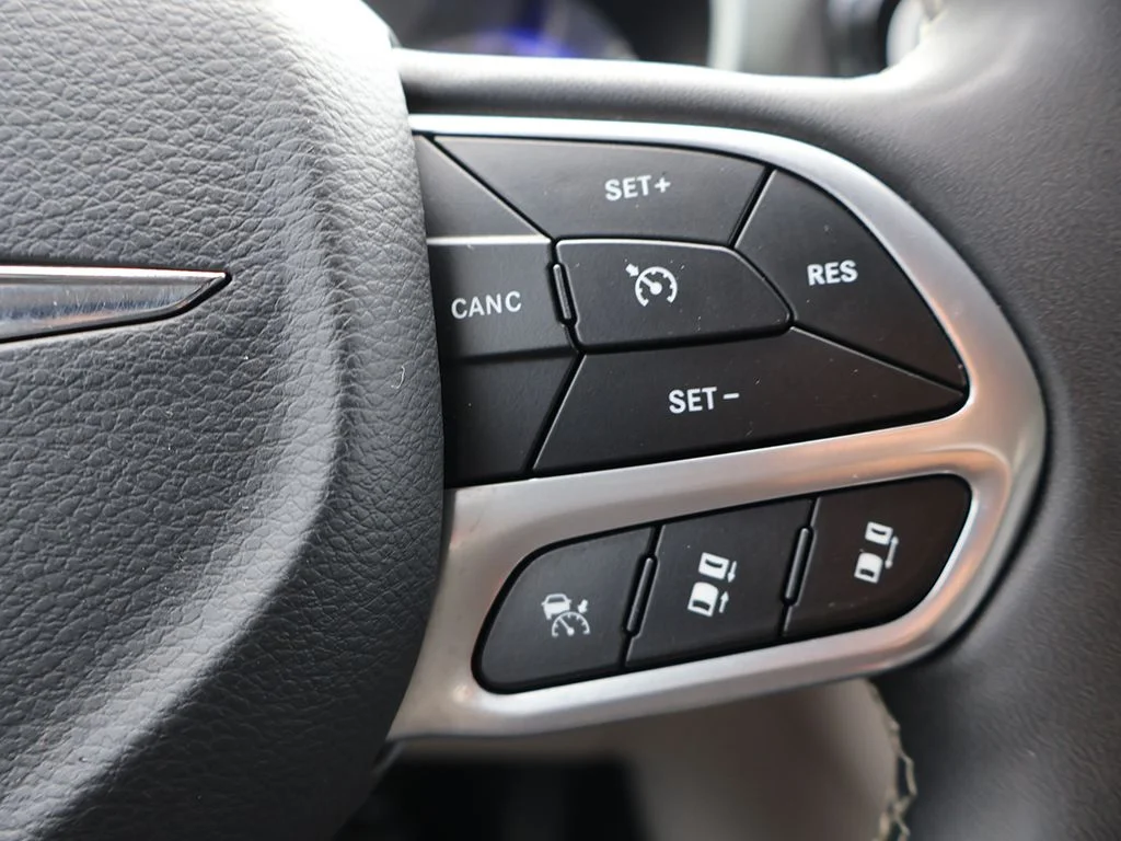 Used 2023 Black Chrysler Touring L image 37