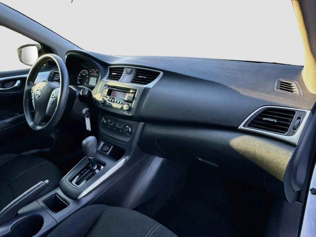 Used 2017 White Nissan S image 31
