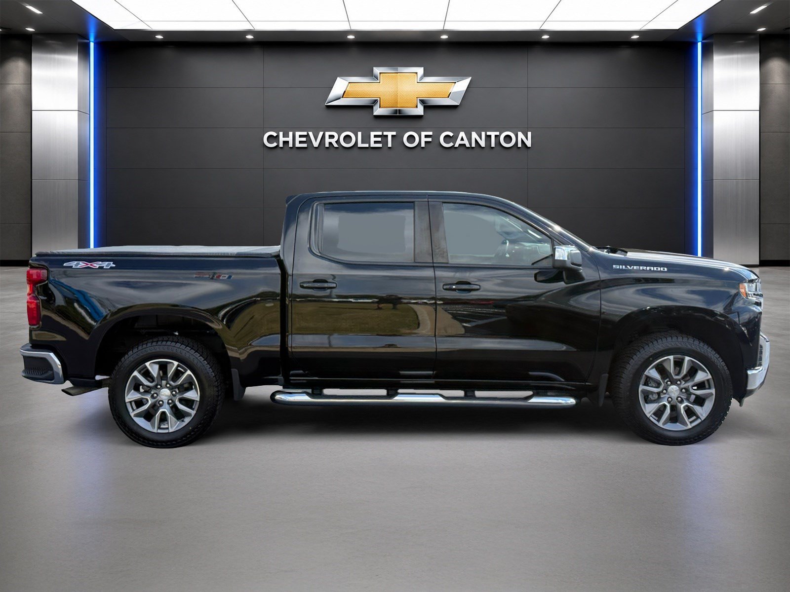 Used 2022 MOSAIC BLACK METALLIC Chevrolet LT image 4