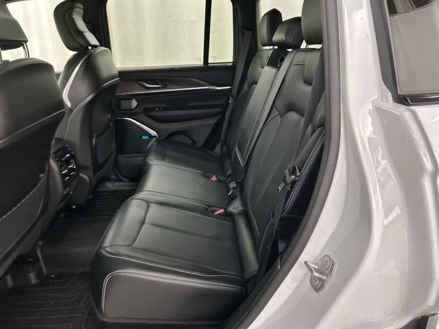 Used 2023 White Jeep Overland 4xe image 25