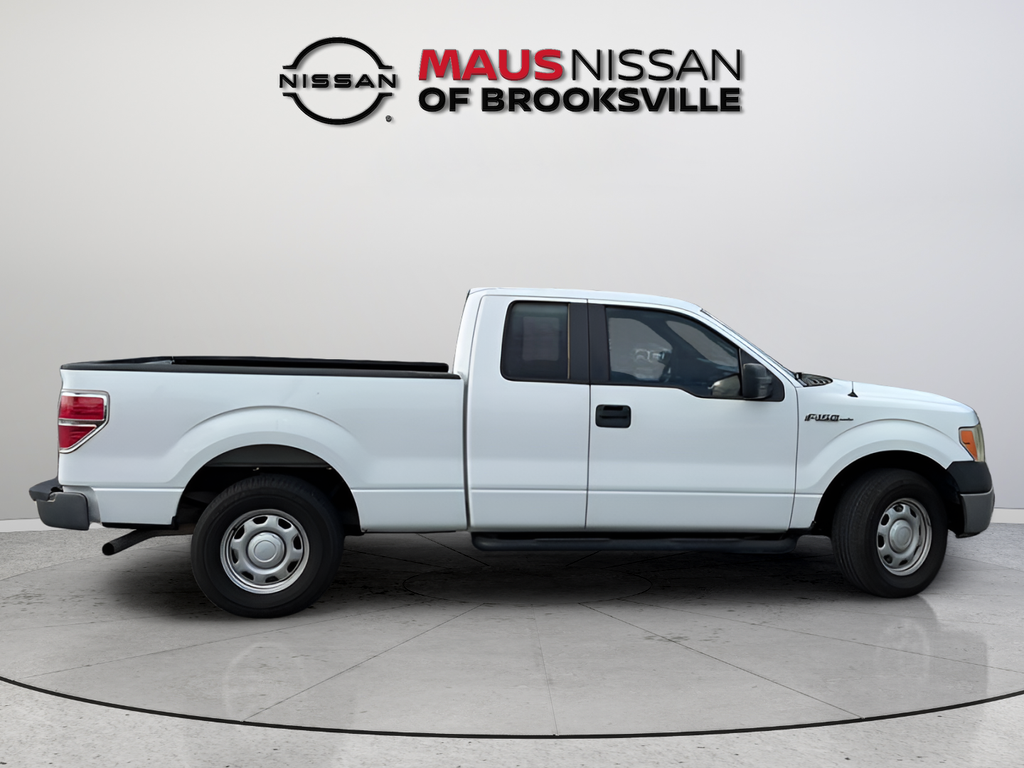 Used 2013 White Ford XL image 9
