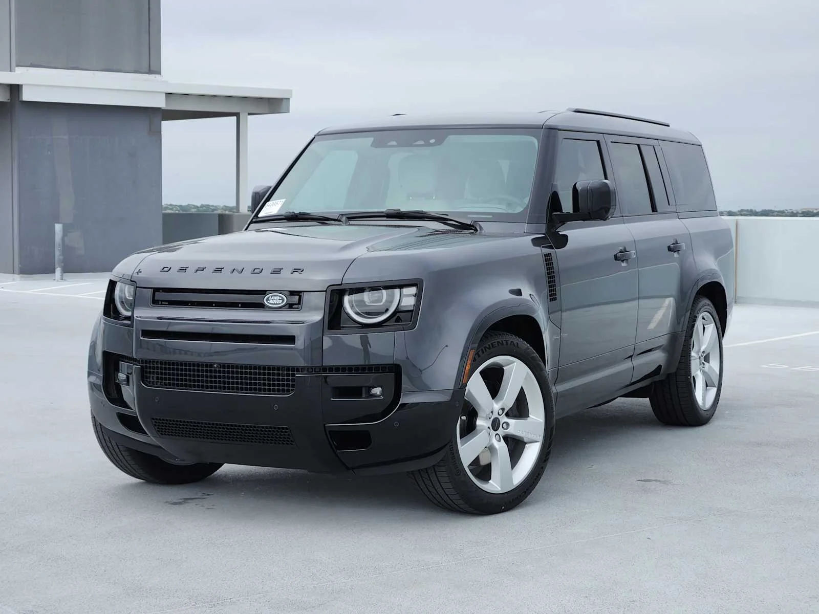 2026 Land Rover Defender 130 X-Dynamic SE P400's photo