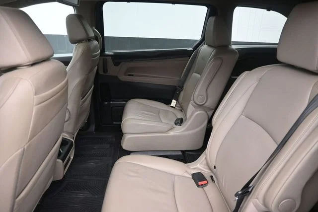 Used 2019 Lunar Silver Metallic Honda EX-L image 19