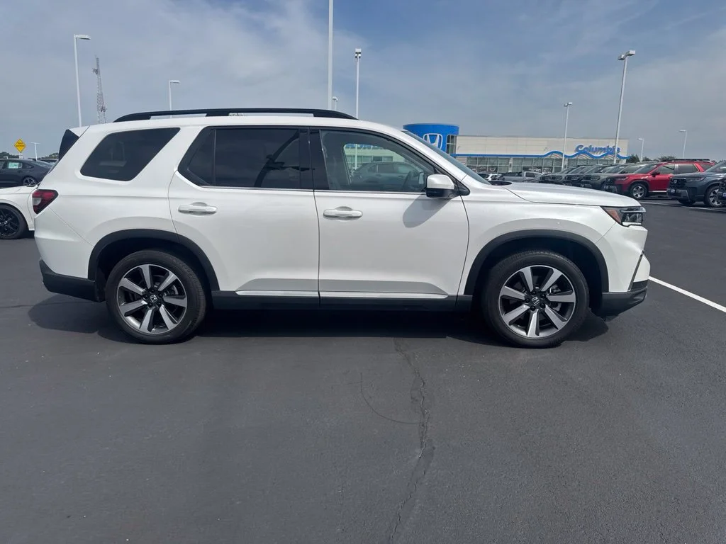 Used 2025 White Honda Touring image 10