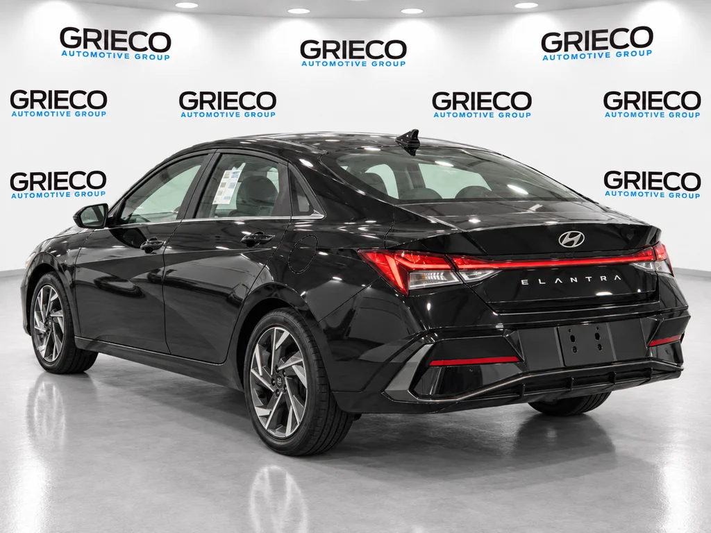 Used 2025 Abyss Black Hyundai Limited image 4