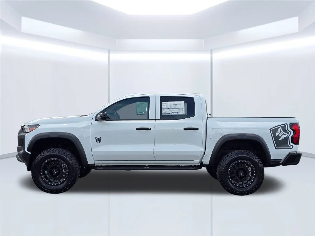 New 2026 White Chevrolet Trail Boss image 18