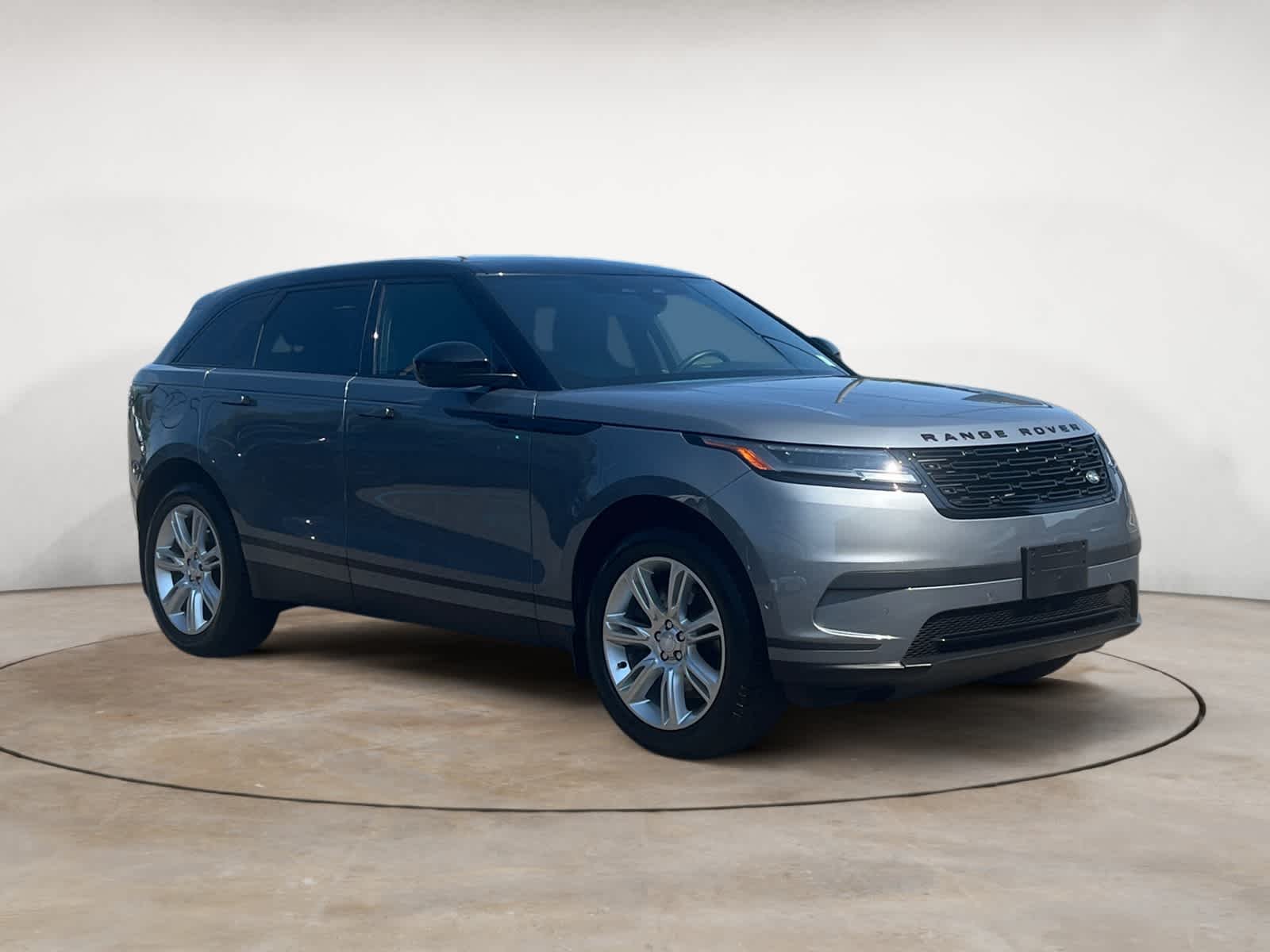 Certified Used 2026 Zadar Grey Premium Metallic Land Rover S image 7
