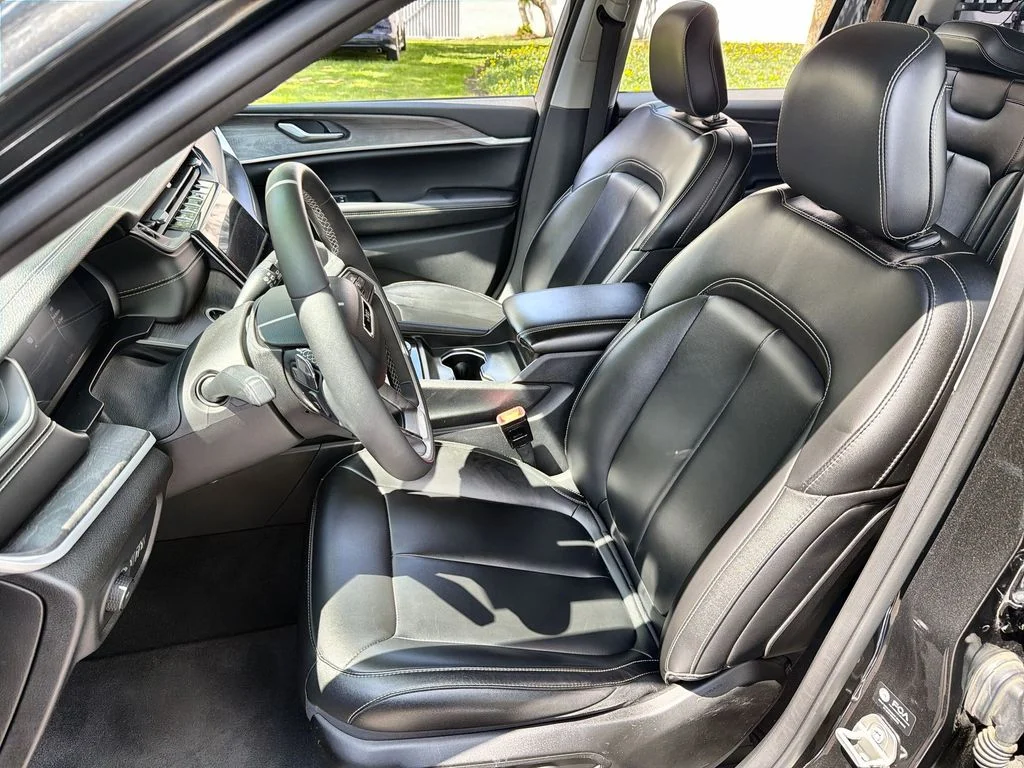 Used 2023 Brown Jeep Limited image 13
