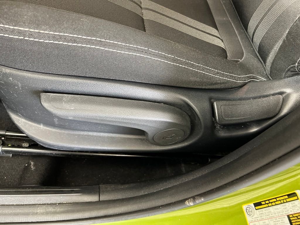 Used 2023 Green Hyundai SEL image 6