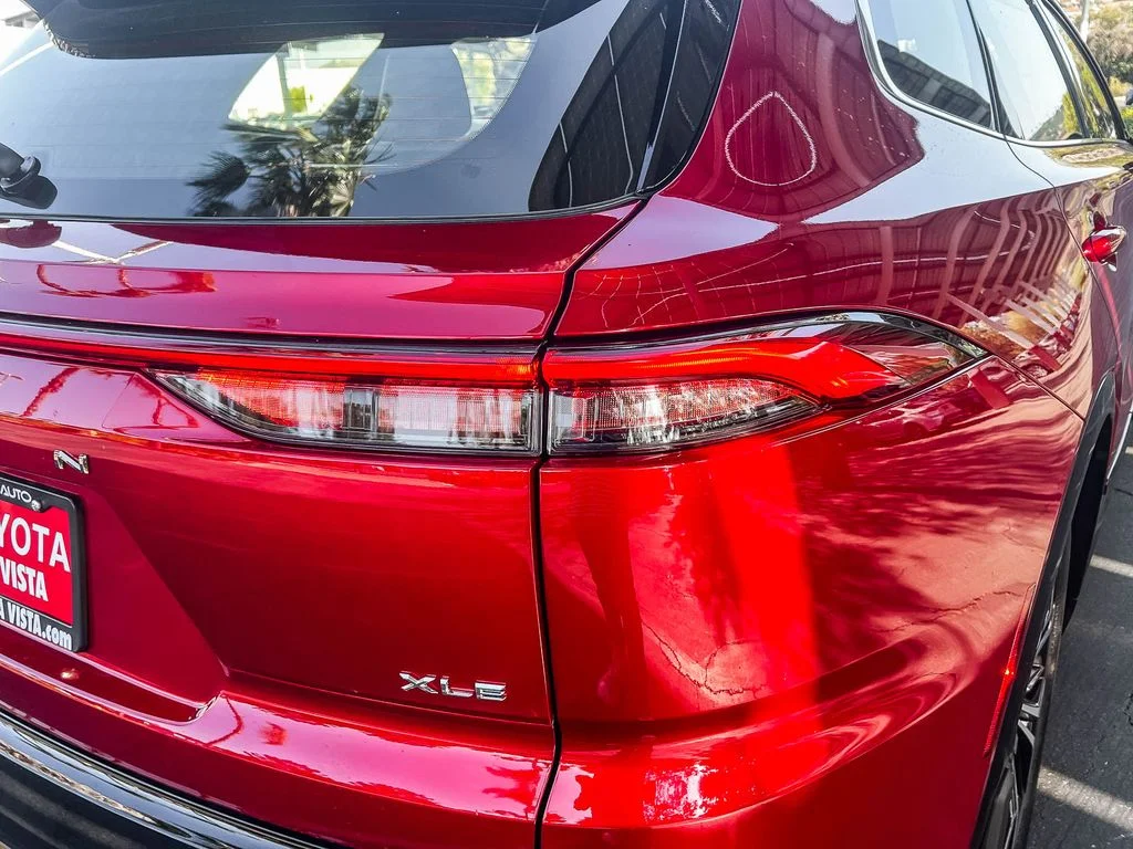 New 2026 Finish Line Red <sup>1</sup> Toyota  XLE image 8