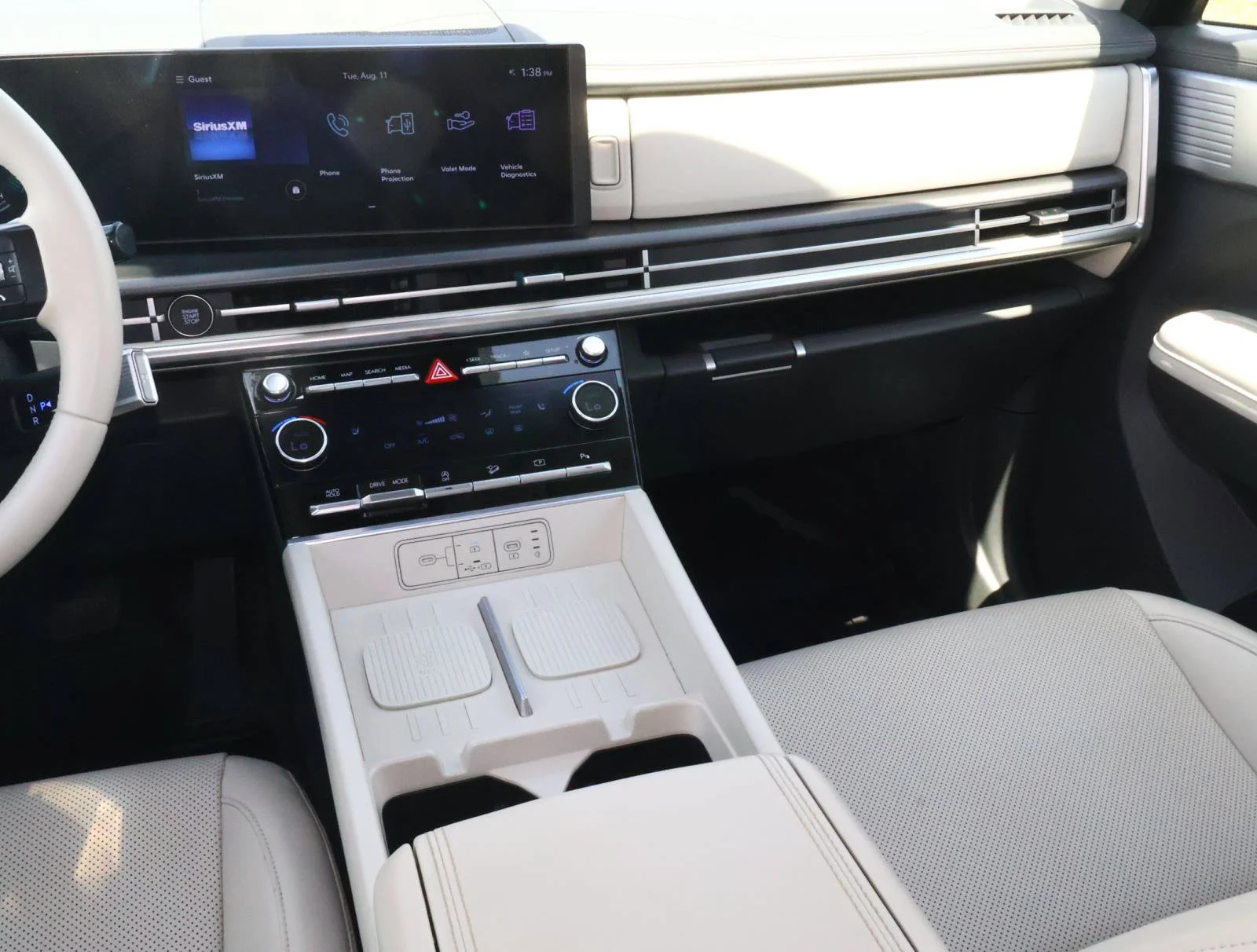Used 2025 Phantom Black Hyundai SEL image 11