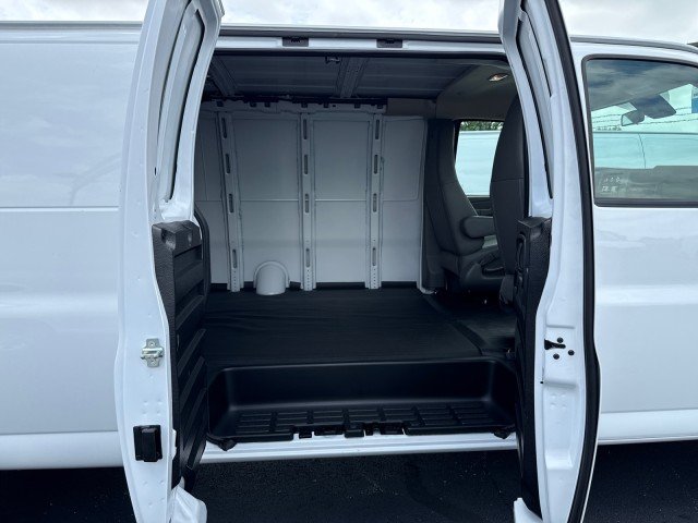 2025 Chevrolet Express Cargo Work Van - Photo 11