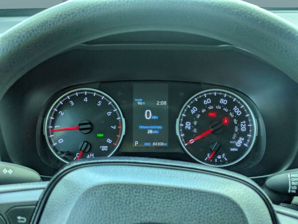 Used 2020 White Toyota XLE image 29