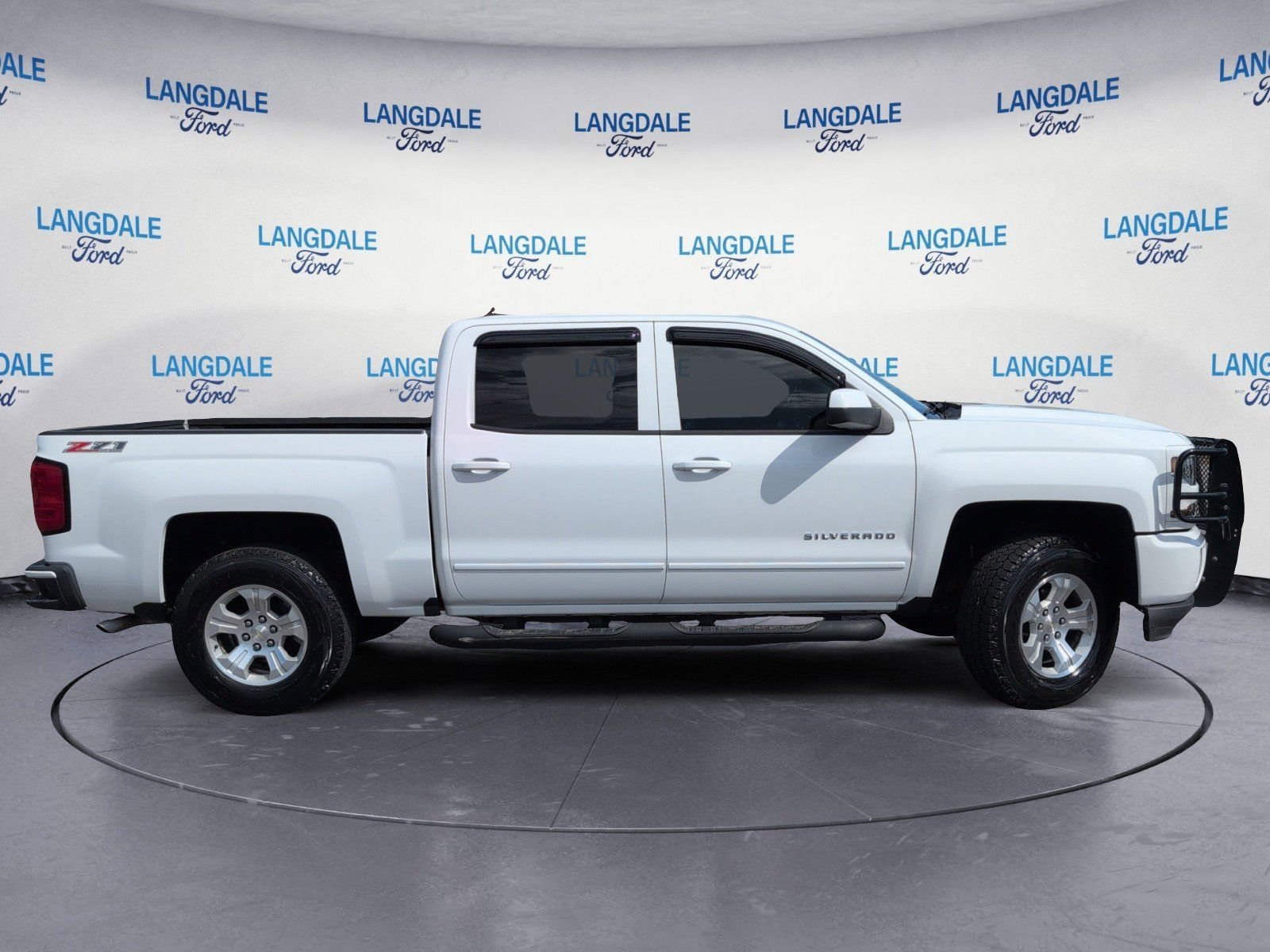 Used 2017 Summit White Chevrolet LT image 4