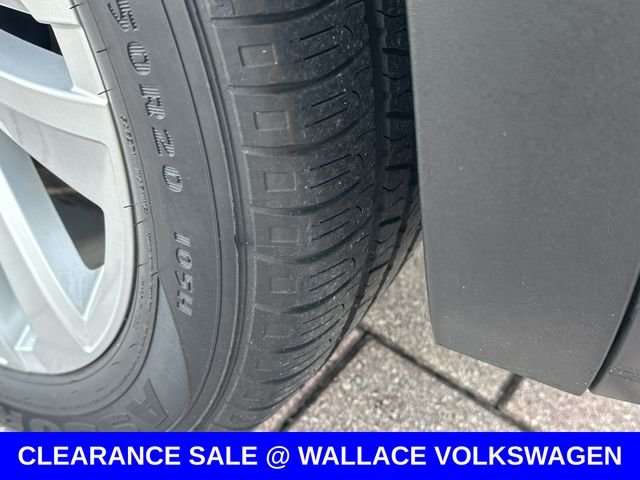 Used 2022 Silver Volkswagen 3.6L V6 SE w/Technology image 12