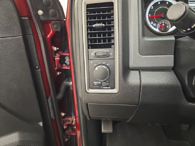Used 2016 Delmonico Red Pearlcoat Ram Tradesman image 30
