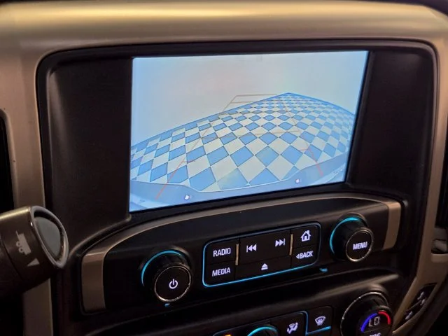 Used 2018 WHITE FROST TRICOAT GMC Denali image 21