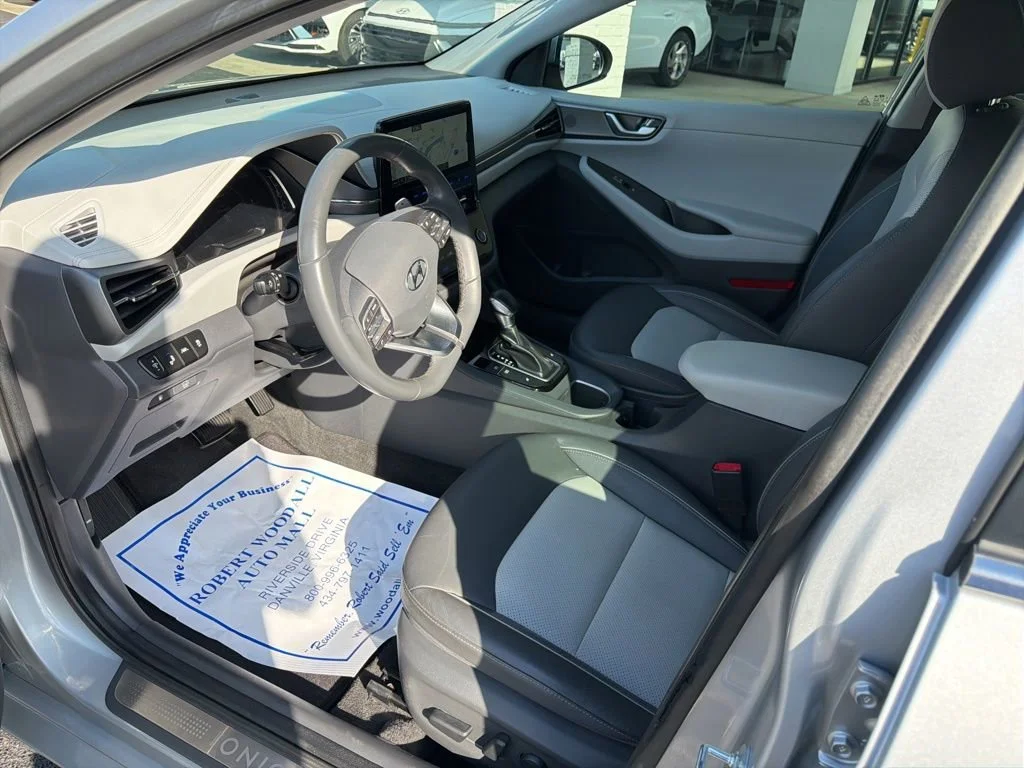 Used 2020 Stellar Silver Hyundai Limited image 10