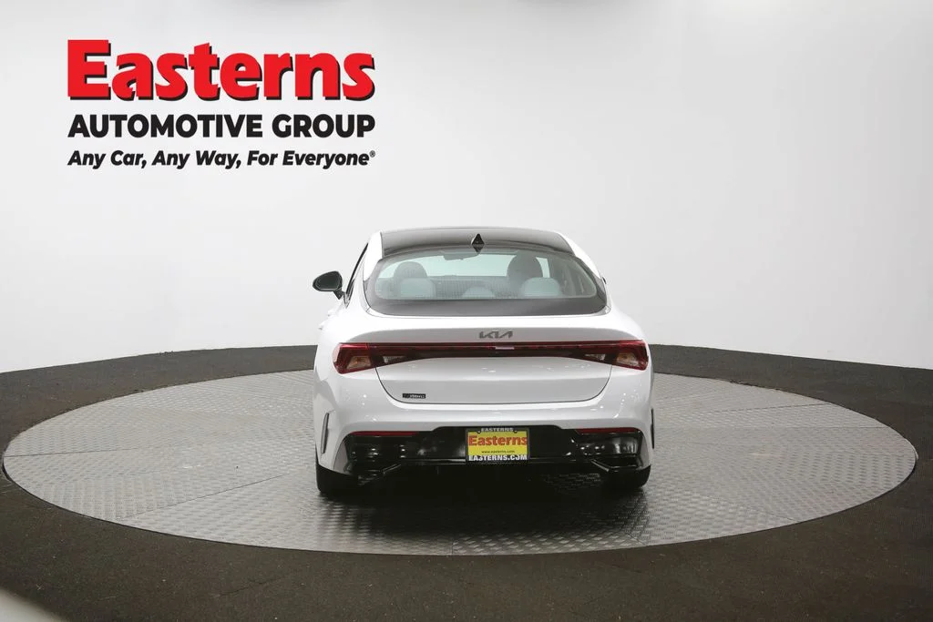 Used 2022 White Kia EX image 36