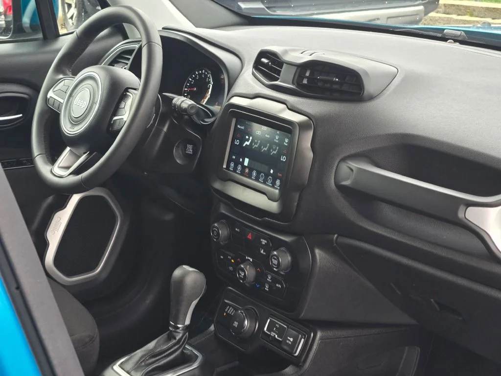 Used 2021 Teal Jeep Latitude image 9